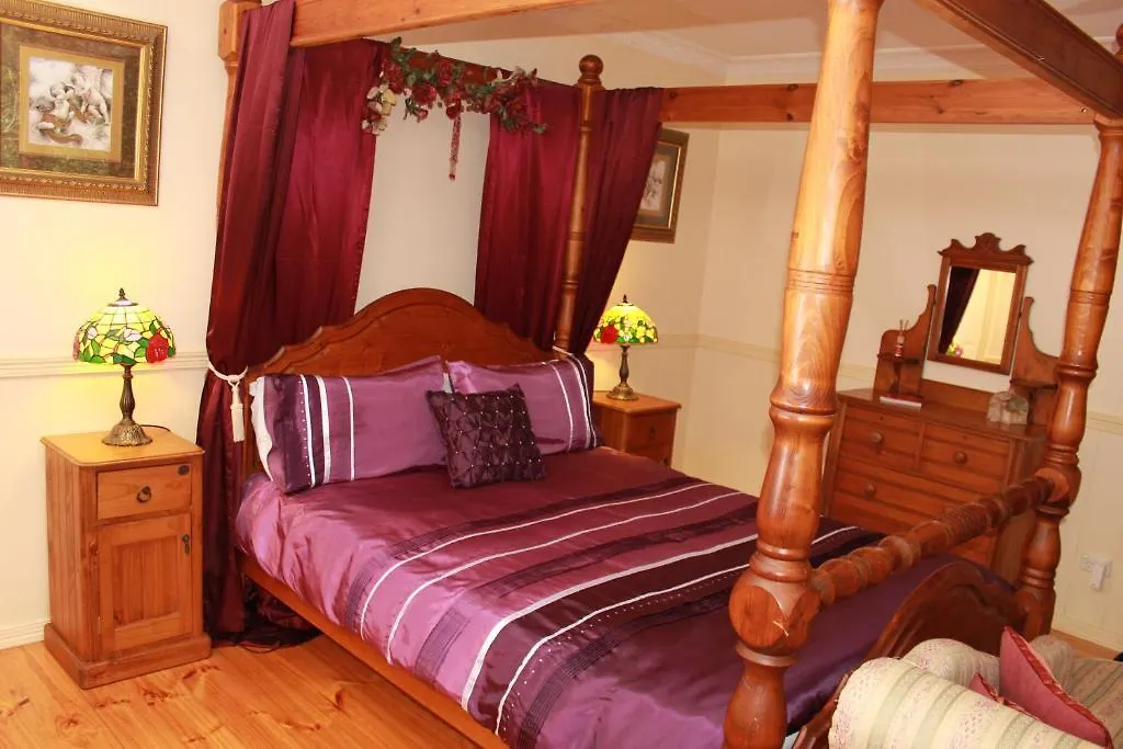****  Maz'S On The Mountain Hotel Tamborine Mountain Australia